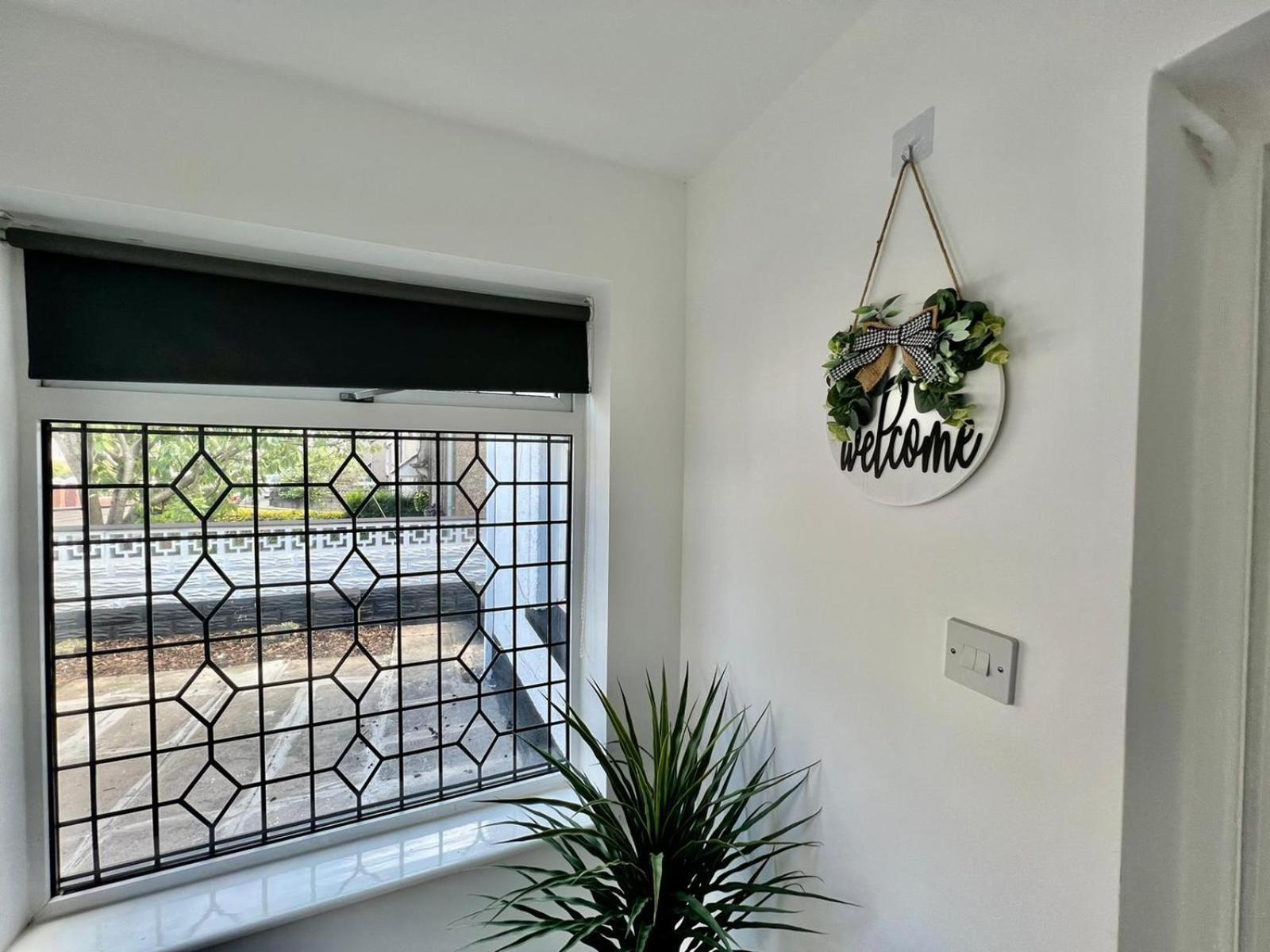 Executive 3 Bedroom Port Talbot Town Centre Margam Sleeps 7 Exteriör bild