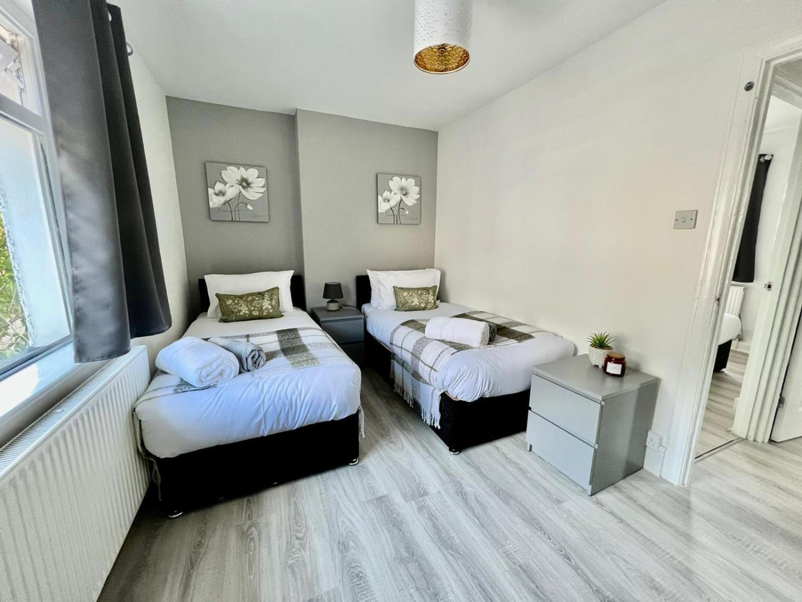 Executive 3 Bedroom Port Talbot Town Centre Margam Sleeps 7 Rum bild